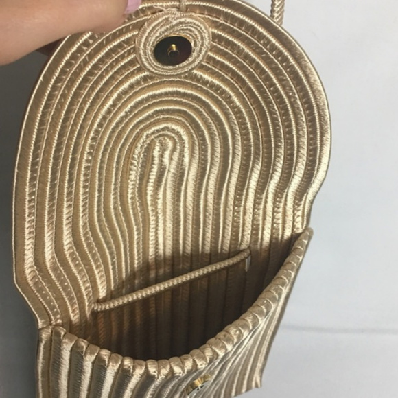 Vintage Gold Tassel Bag with Crossbody Strap - Picture 5 of 8